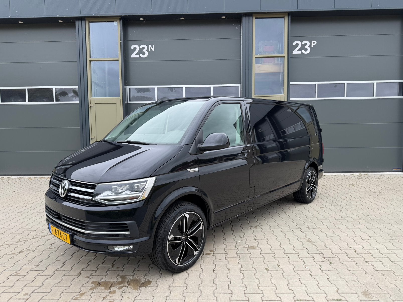 Volkswagen Transporter 2.0 TDI L2H1 150KW 2019, 4 cilinders, Volkswagen, 2500 kg, Zwart
