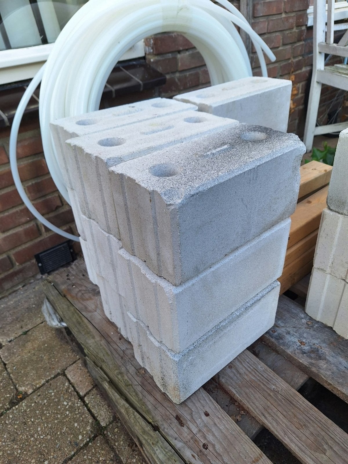 Kalkzandsteen lijmblokken 297x150x148 mm (24 stuks), Ophalen, Zo goed als nieuw, Kalkzandstenen