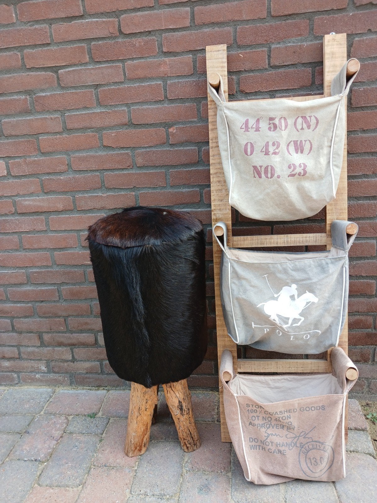 Unieke kruk en krantenbak, Ophalen, Zwart, Hout, Zo goed als nieuw