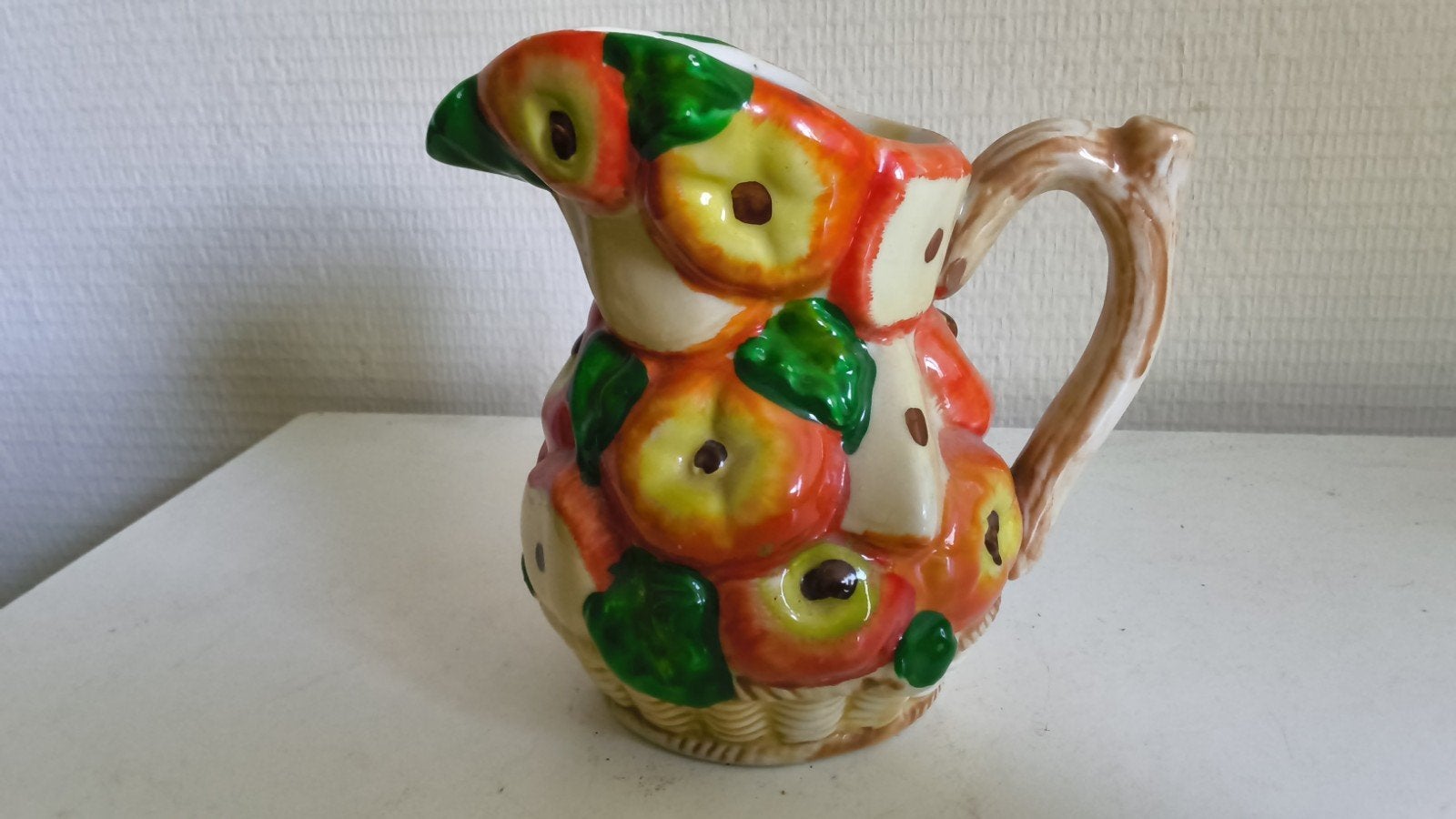 vintage majolica appelkan, reliëf, bassano italie, 1970, Huis en Inrichting, Keuken | Servies, Ophalen of Verzenden, Overige stijlen
