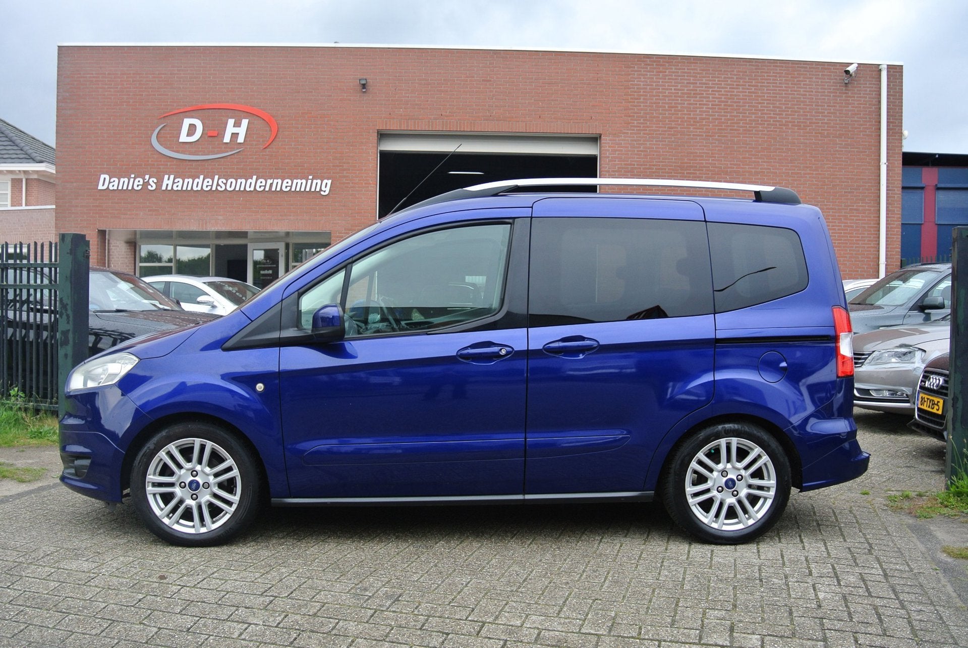 Ford Tourneo Courier 1.0 Titanium airco nieuwe apk inruil mo, Auto's, Voorwielaandrijving, Euro 5, Gebruikt, Blauw