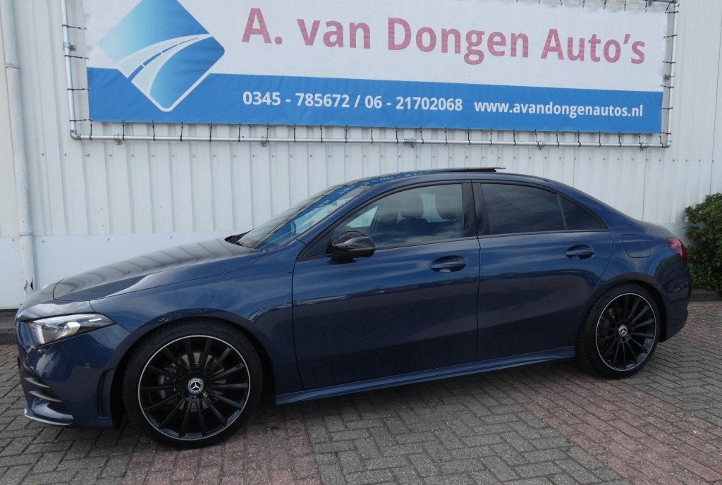 Mercedes-benz A-KLASSE 200 AMG UPGRADE EDITION,Pano,Led,Came, Auto's, Automaat, Gebruikt, Euro 6, 4 cilinders