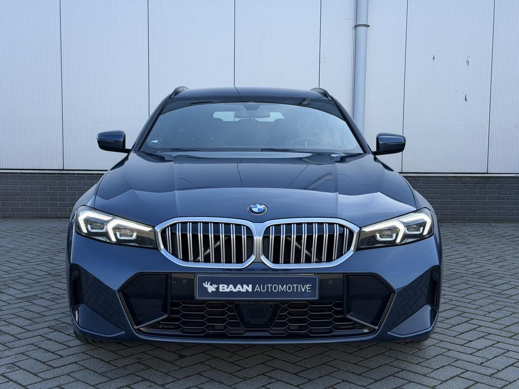 BMW 3 Serie Touring 330i xDrive | M-Sport | Adaptive, Automaat, 1998 cc, Stof, 4 cilinders