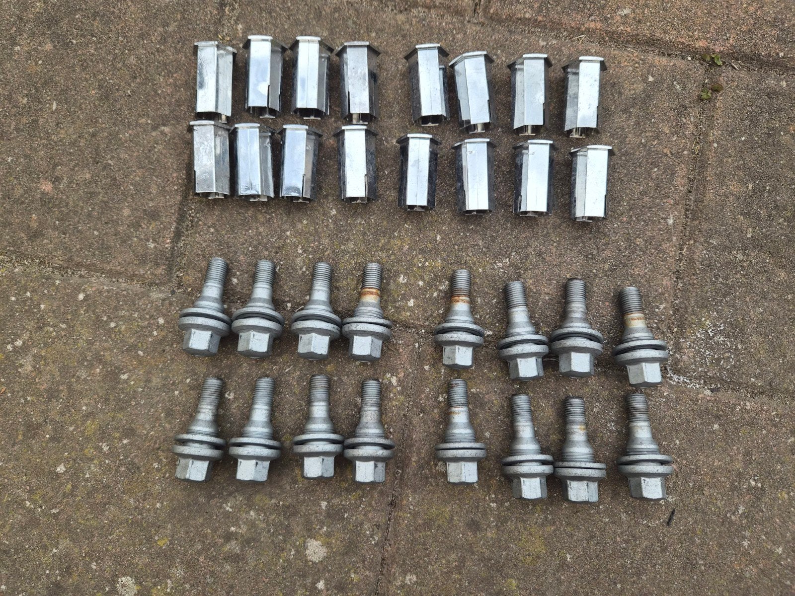 Orginele 16x Wielbouten met Chromen Doppen,Peugeot,Citroën., Ophalen of Verzenden, Gebruikt, Citroën