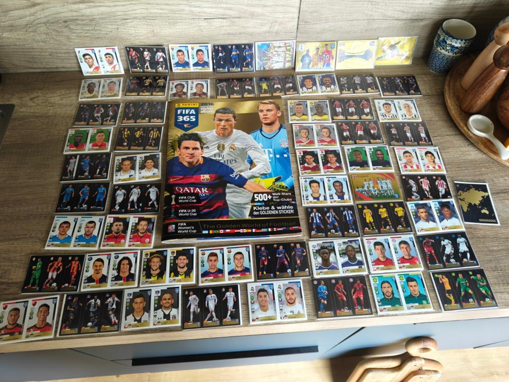 Panini Fifa 365 Official Sticker Album 2016 met 856 stickers, Ophalen of Verzenden, Zo goed als nieuw, Sport