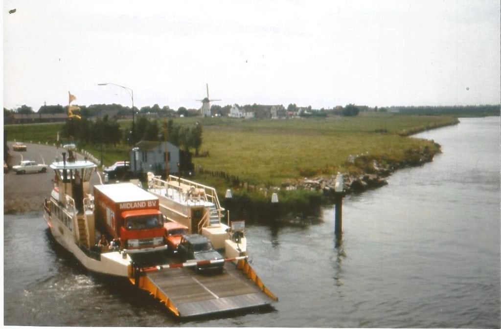 Foto veerpont Dordrecht-Kinderdijk 1975, Verzenden, Nieuw, Kaart, Foto of Prent
