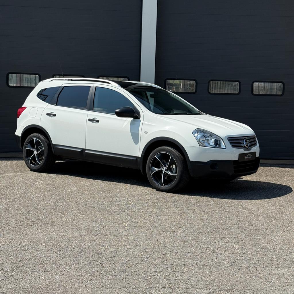 Nissan Qashqai 1.6  2010 Wit | 7 persoons, Auto's, Voorwielaandrijving, Stof, Zwart, 4 cilinders