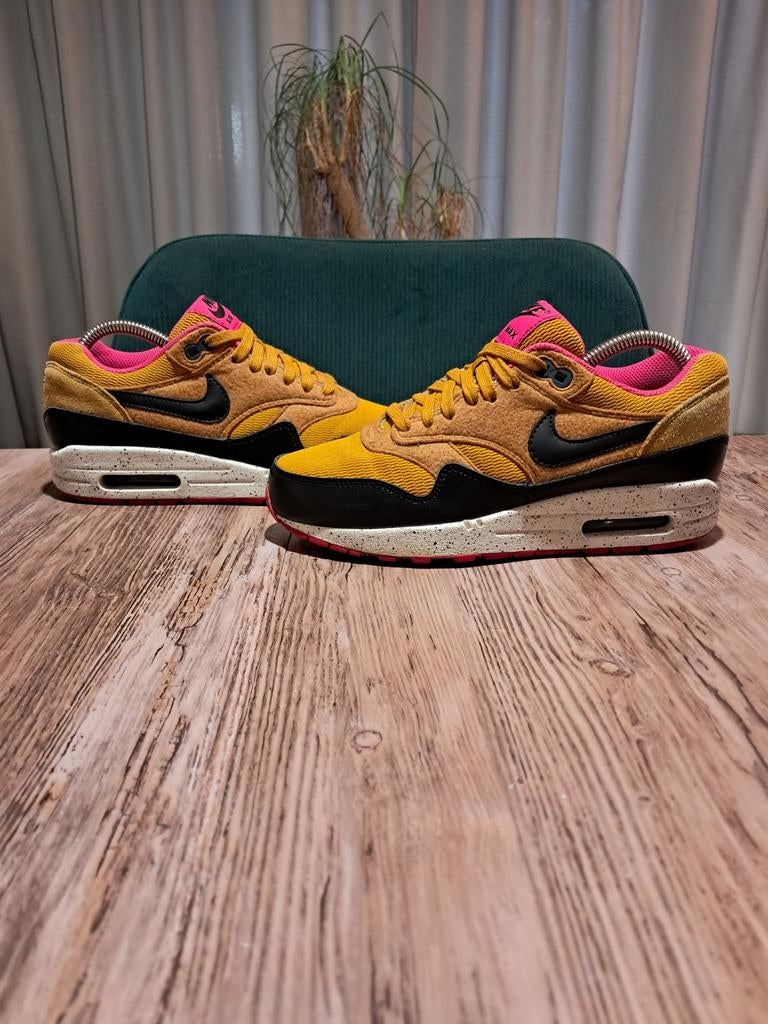 Nike Air Max 1 Special Edition 'Gold Suede' Size 37,5, Kleding | Dames, Schoenen, Zo goed als nieuw, Sneakers of Gympen, Overige kleuren