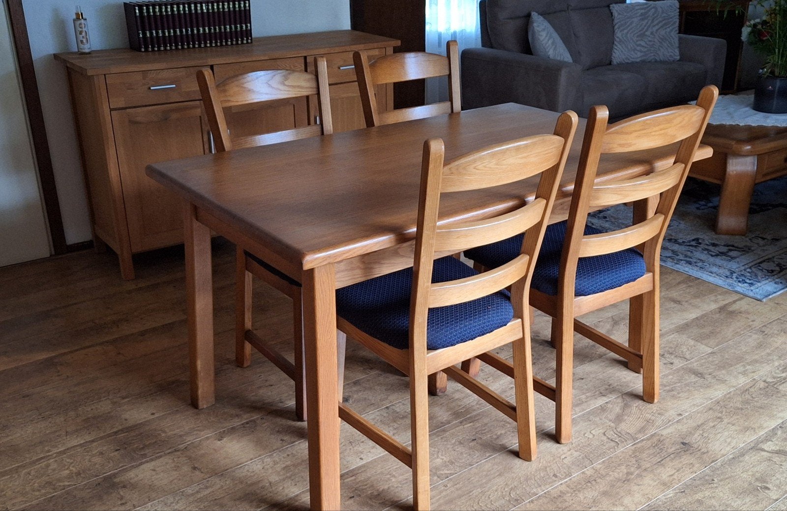 Eethoek, Ophalen, Gebruikt, 4 tot 6 stoelen