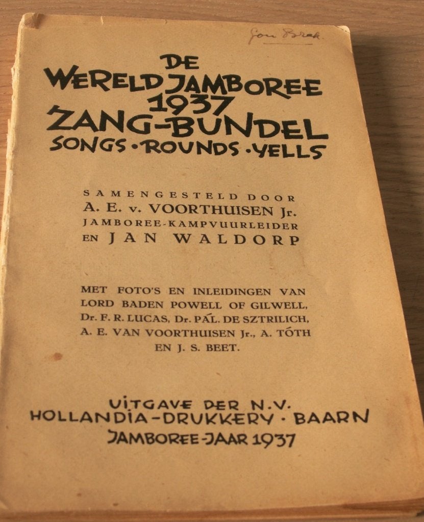 De Wereldjamboree, 1937. Zang-bundel. Songs.Rounds enYells, Ophalen of Verzenden, Gebruikt, Embleem, Speld of Insigne