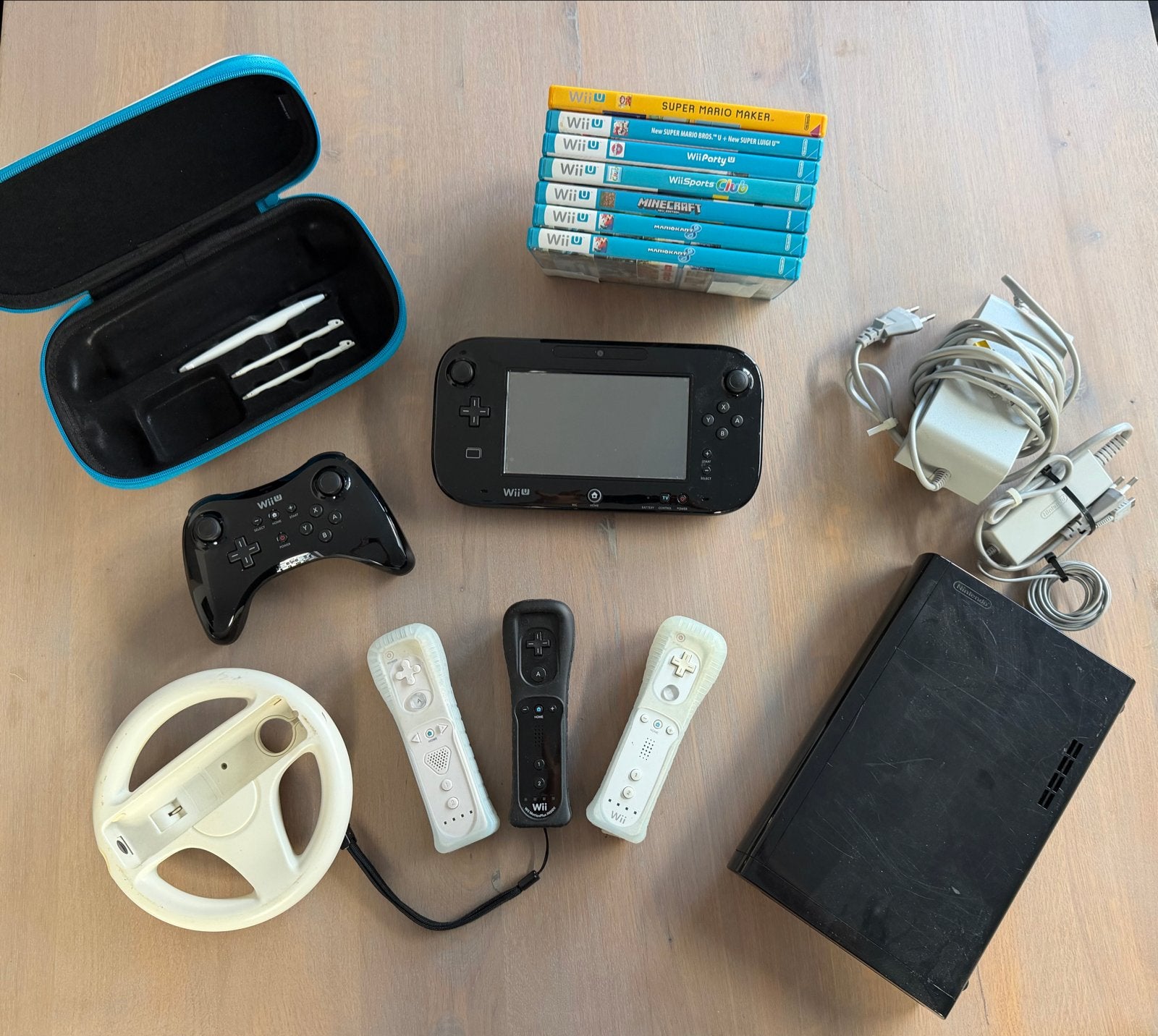 Wii U Compleet Pakket - Zo goed als nieuw met 7 games, Spelcomputers en Games, Ophalen of Verzenden, Zo goed als nieuw, Met 3 controllers of meer
