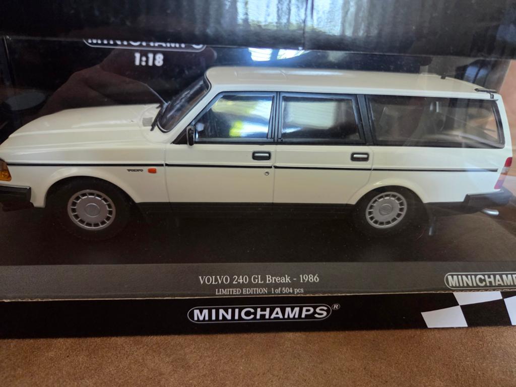 Minichamps Volvo 240 GL Break - 1986, Hobby en Vrije tijd, Modelauto's | 1:18, Ophalen of Verzenden, Zo goed als nieuw, MiniChamps