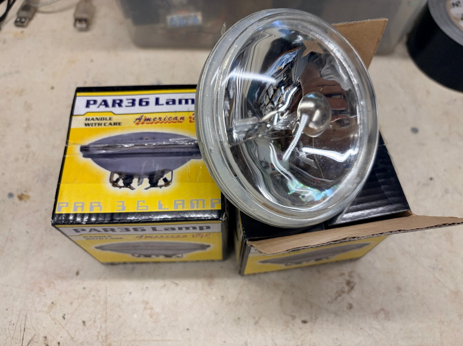 2x Nieuwe American DJ PAR36 Lamp 6V-30W VNSP, Ophalen of Verzenden, Nieuw, Overige fittingen, Overige merken