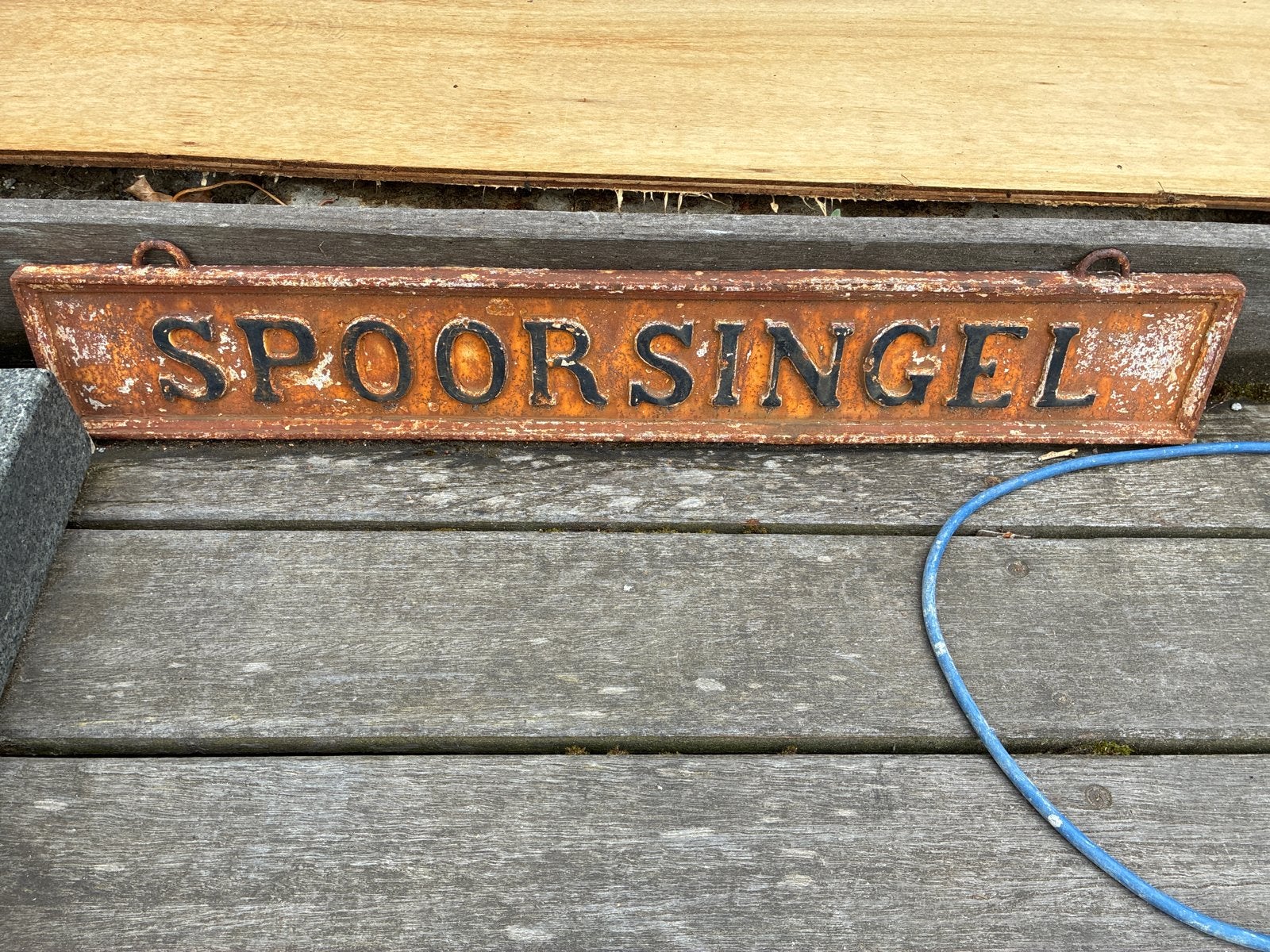 Vintage gietijzeren straatnaambord 'SPOORSINGEL', Antiek en Kunst, Ophalen