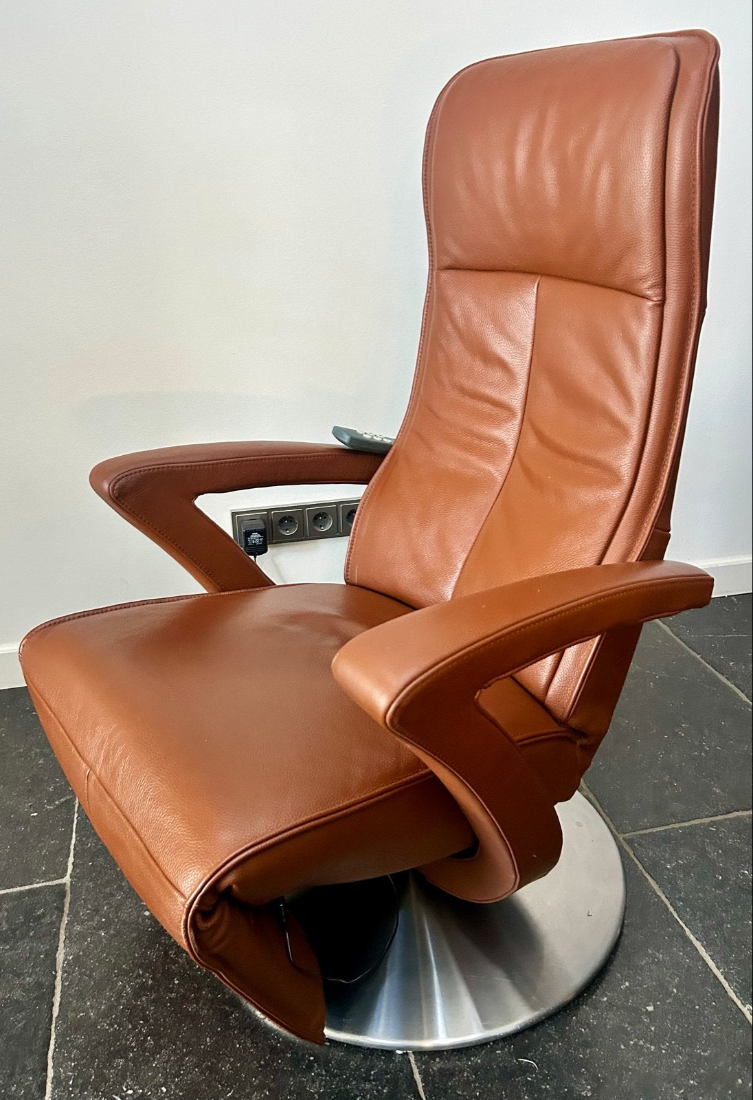 Prachtige Prominent relaxfauteuil,elektrische bediening,accu, Huis en Inrichting, Stoelen, Gebruikt, Eén, Leer, Bruin, Ophalen