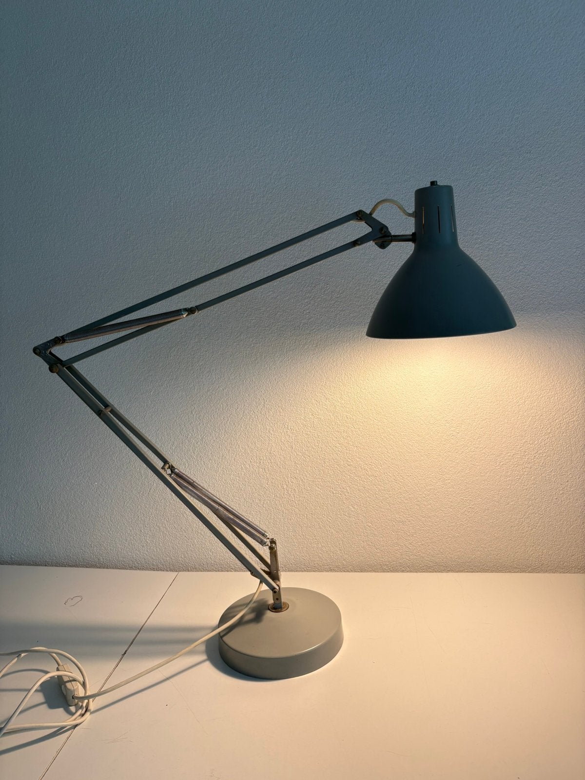 Industriële Hala bureaulamp model Terry 2  H. Busquet, Huis en Inrichting, Lampen | Tafellampen, Gebruikt, ., Hala, Ophalen of Verzenden