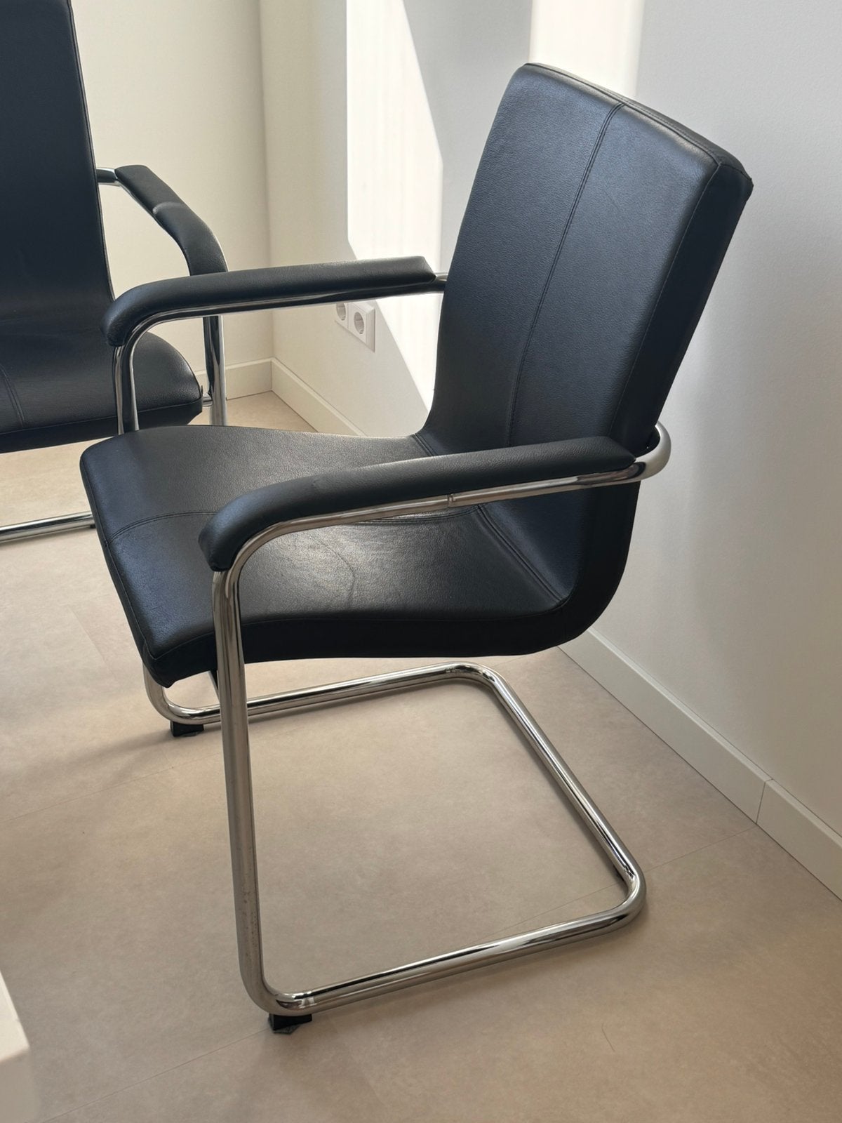 Kunstleren stoelen gratis af te halen, Ophalen, Overige materialen, Gebruikt, Zwart