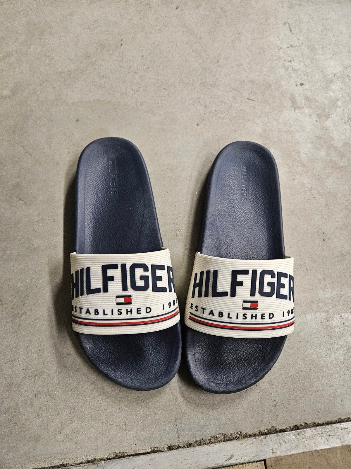 Tommy Hilfiger slippers - Maat 43, Kleding | Dames, Slippers, Blauw, Nieuw, Ophalen of Verzenden