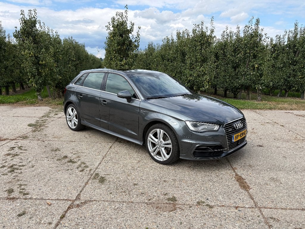 Audi A3 Sportback e-tron, Ambition Pro Line Plus (automaat), 4 cilinders, Leder en Stof, 1395 cc, 149 pk
