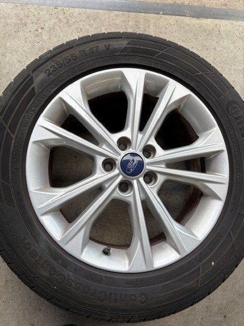 Ford Kuga banden + schadevrije velgen – 4 stuks met sensoren, Auto-onderdelen, Ophalen, Gebruikt, 17 inch, 235 mm