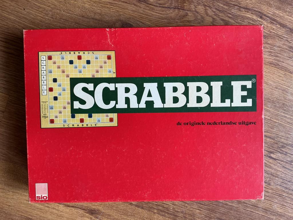 Scrabble van SIO met HOUTEN LETTERS COMPLEET, Een of twee spelers, Ophalen of Verzenden, Gebruikt