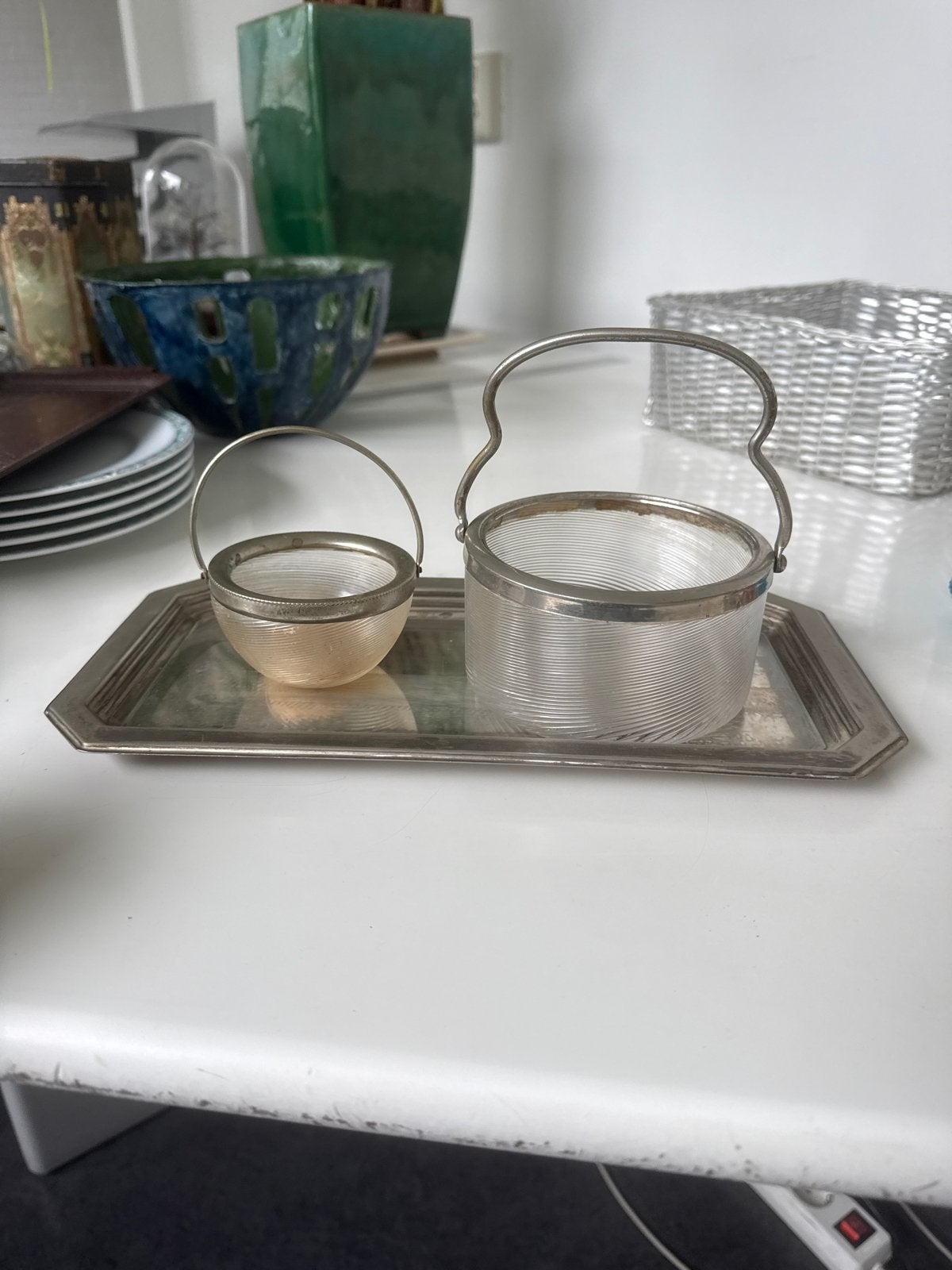 Verzilverd dienblad met 2 glazen potjes, Antiek en Kunst, Antiek | Goud en Zilver, Zilver, Ophalen of Verzenden