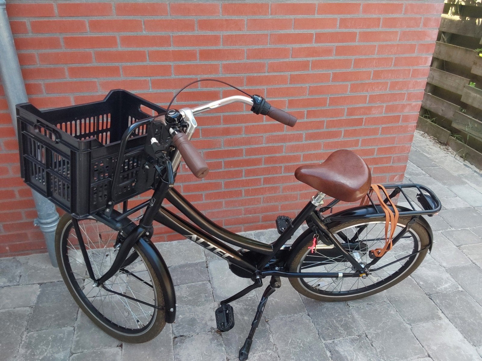 Zwarte meisjesfiets van Altec, nieuwstaat,  extra voordrager, Fietsen en Brommers, Fietsen | Meisjes, Ophalen, 22 inch, Versnellingen