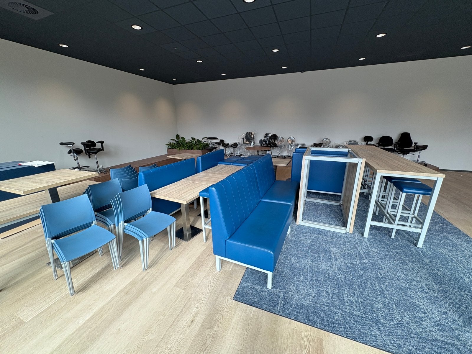 Complete inrichting kantine blauw (46 personen), Bedrijfsruimte