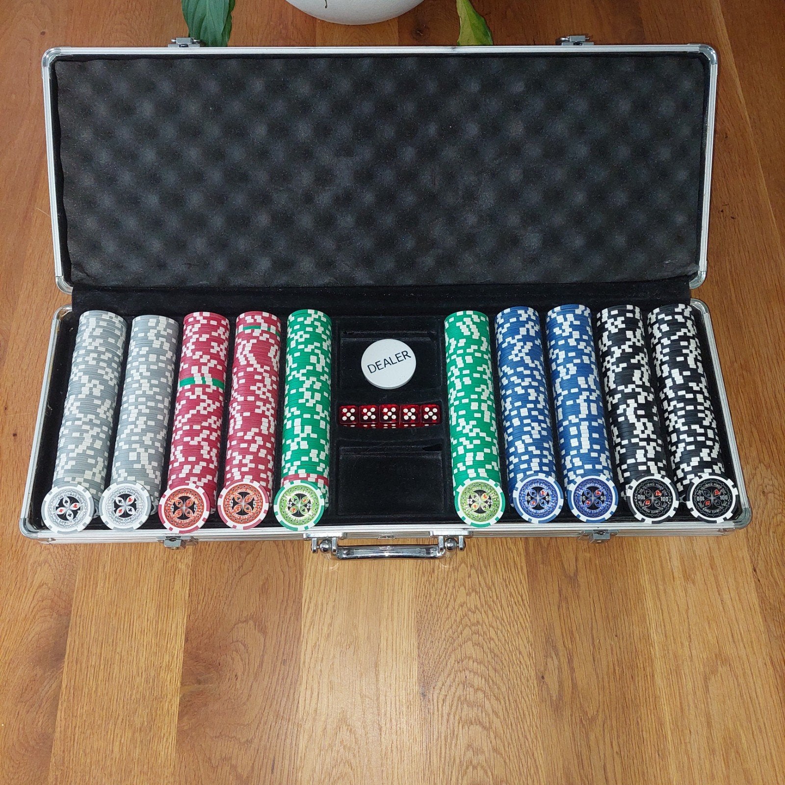 XL pokerset! 500 poker fiches met waatdeopdruk! luxe koffer., Een of twee spelers, Ophalen of Verzenden, Zo goed als nieuw