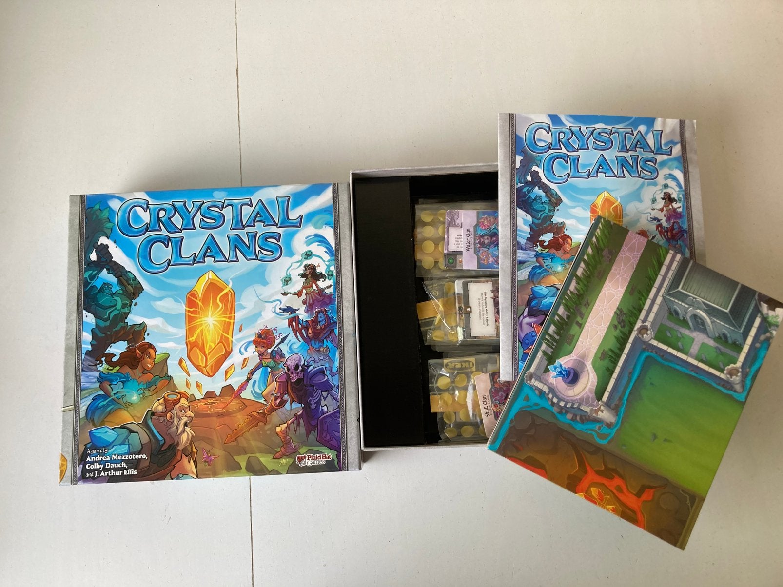 Bordspel Crystal Clans, Een of twee spelers, Ophalen, Zo goed als nieuw