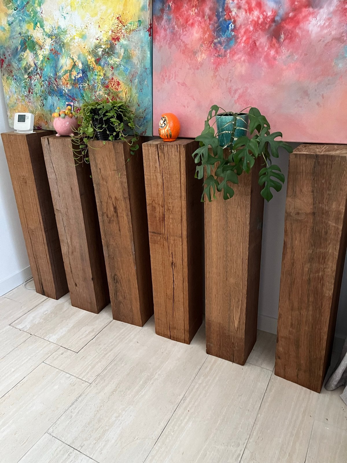 Set van 6 robuuste houten pilaren/sokkels, Ophalen, Gebruikt