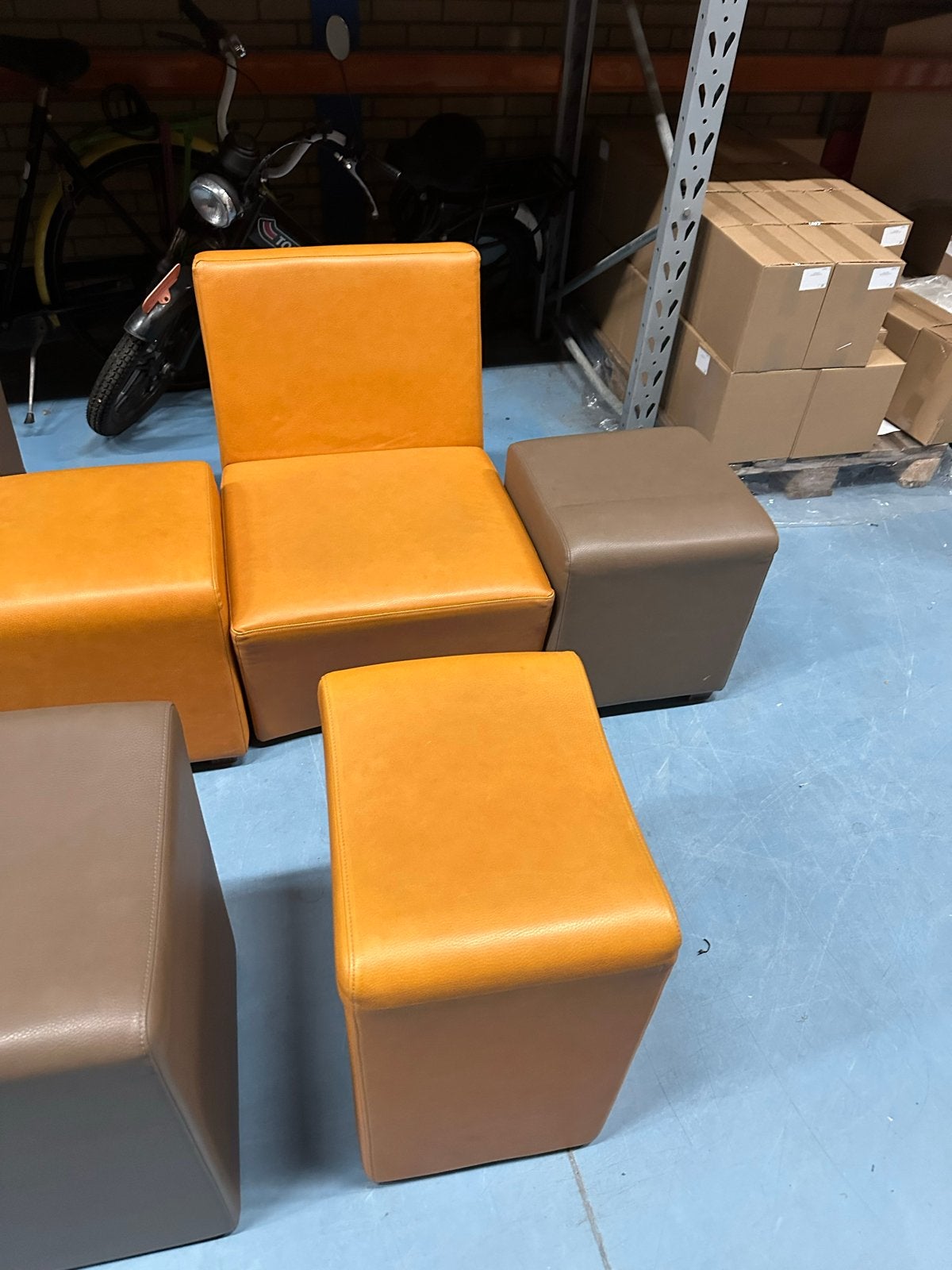 Modulaire zitelementen/poefs - Oranje & Bruin, Ophalen, Kunststof, Gebruikt, Overige kleuren