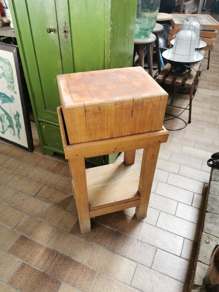 Oud klein slagersblok, Ophalen