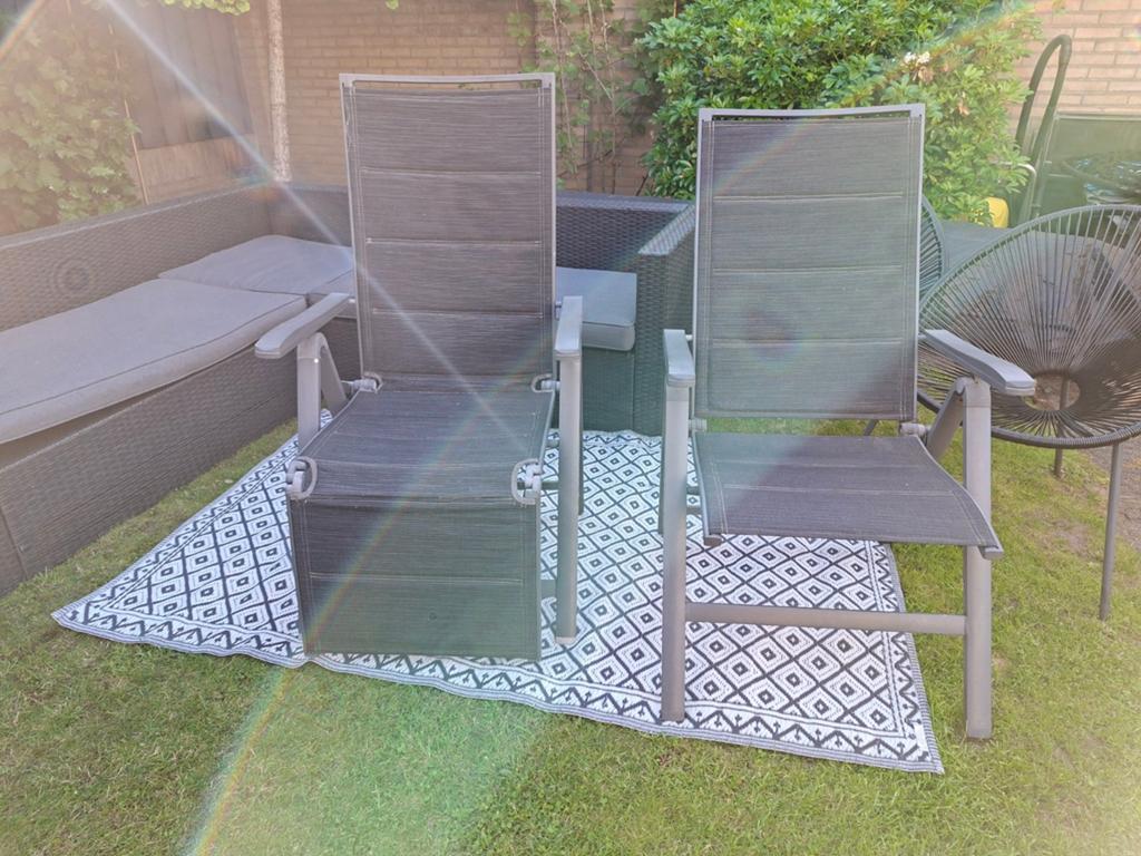 5x Tuinstoelen: 2x Relaxed, 3x Standaard - Grijs/Zwart, Tuin en Terras, Tuinstoelen, Ophalen of Verzenden, Gebruikt, Textileen