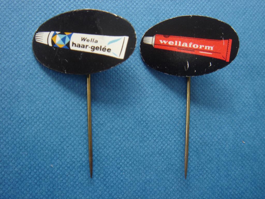 2 Spelden Wella  - Wellaform en Haar-gelée, Ophalen of Verzenden, Gebruikt, Merk, Speldje of Pin