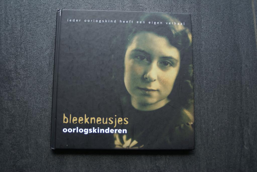 BLEEKNEUSJES OORLOGSKINDEREN.. (hardcover), Ophalen of Verzenden, Tweede Wereldoorlog, Zo goed als nieuw, Overige onderwerpen