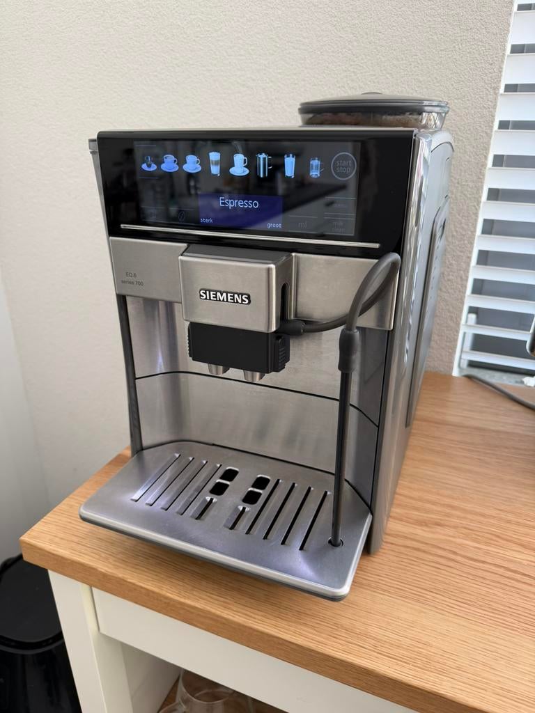 Siemens EQ.6 series 700 volautomatische espressomachine, Witgoed en Apparatuur, Koffiezetapparaten, Ophalen, Gebruikt, Koffiemachine