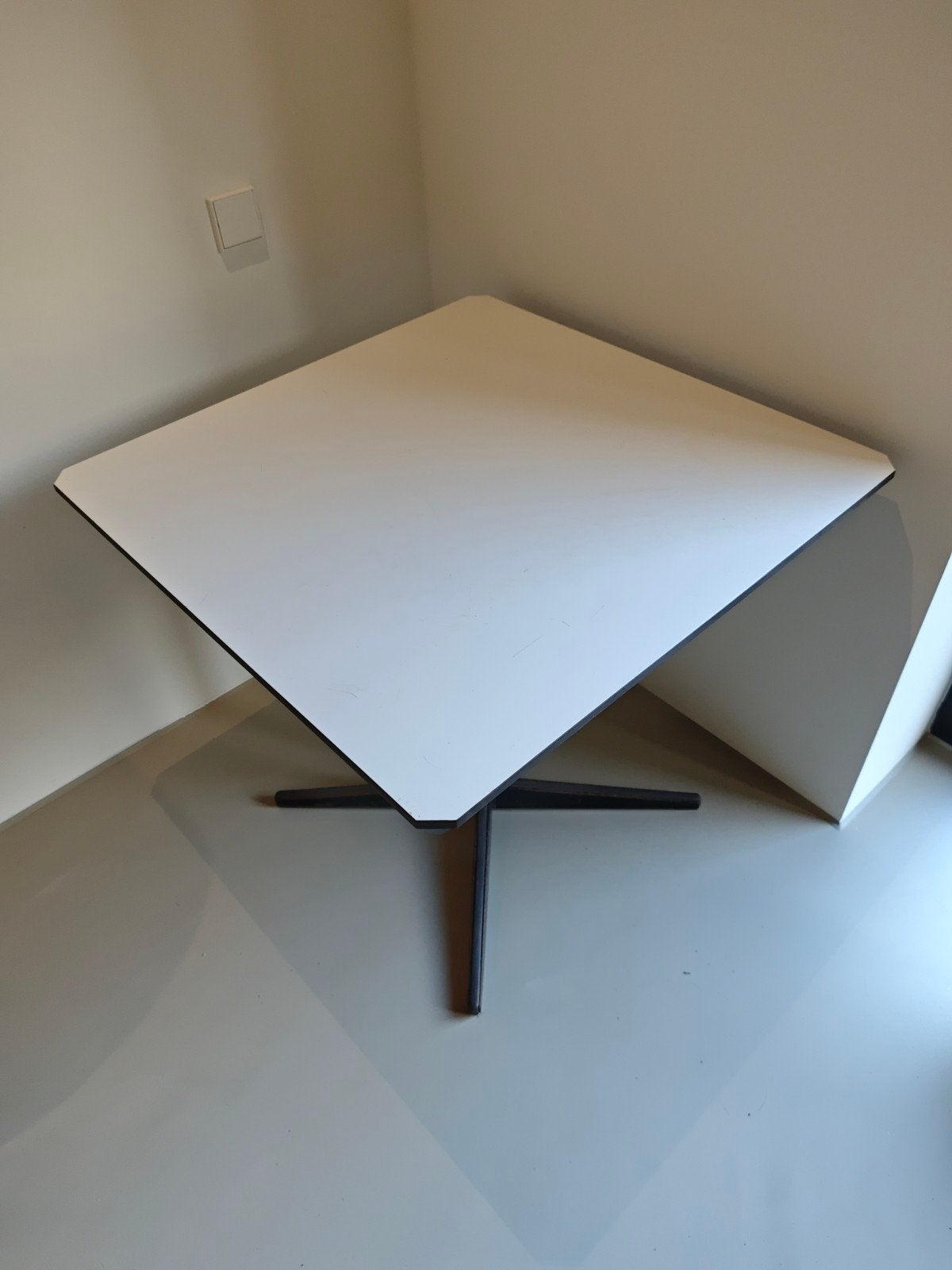 Ahrend de Cirkel tafel, formica blad, vintage, Huis en Inrichting, Ophalen