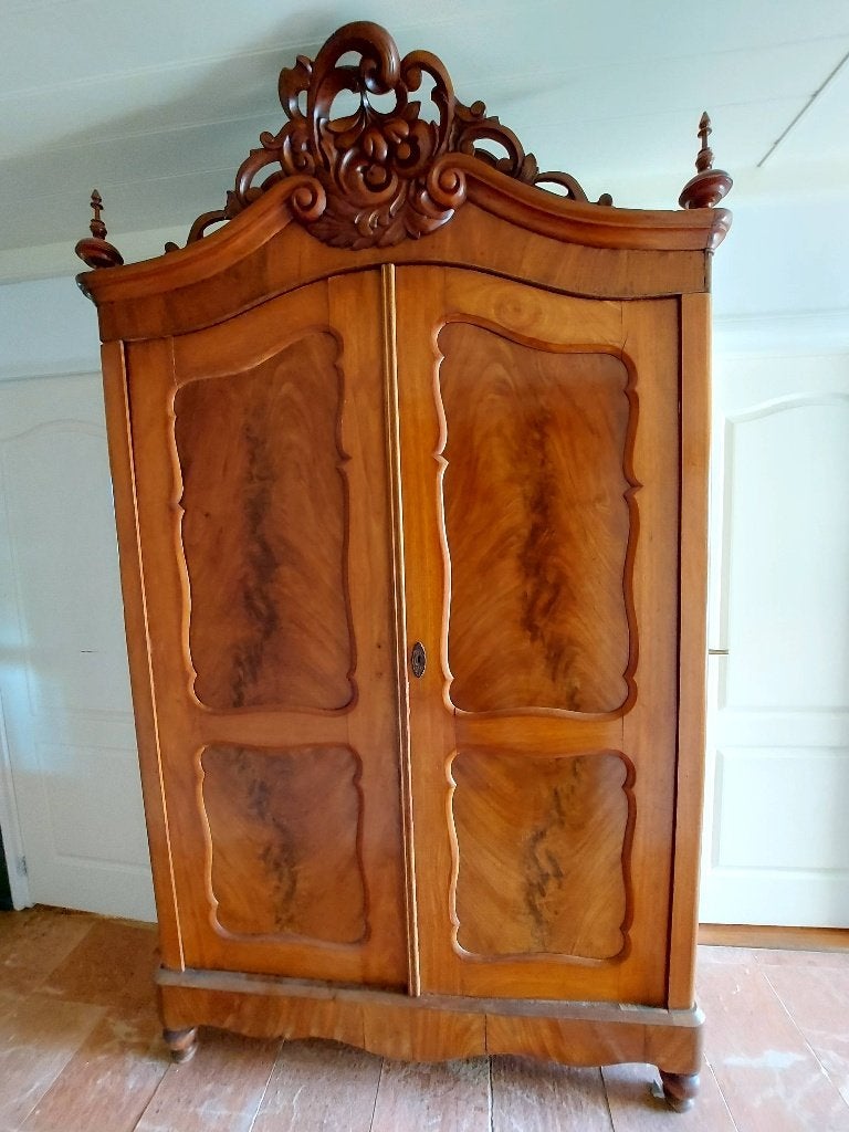 Antieke Biedermeier linnenkast, Ophalen