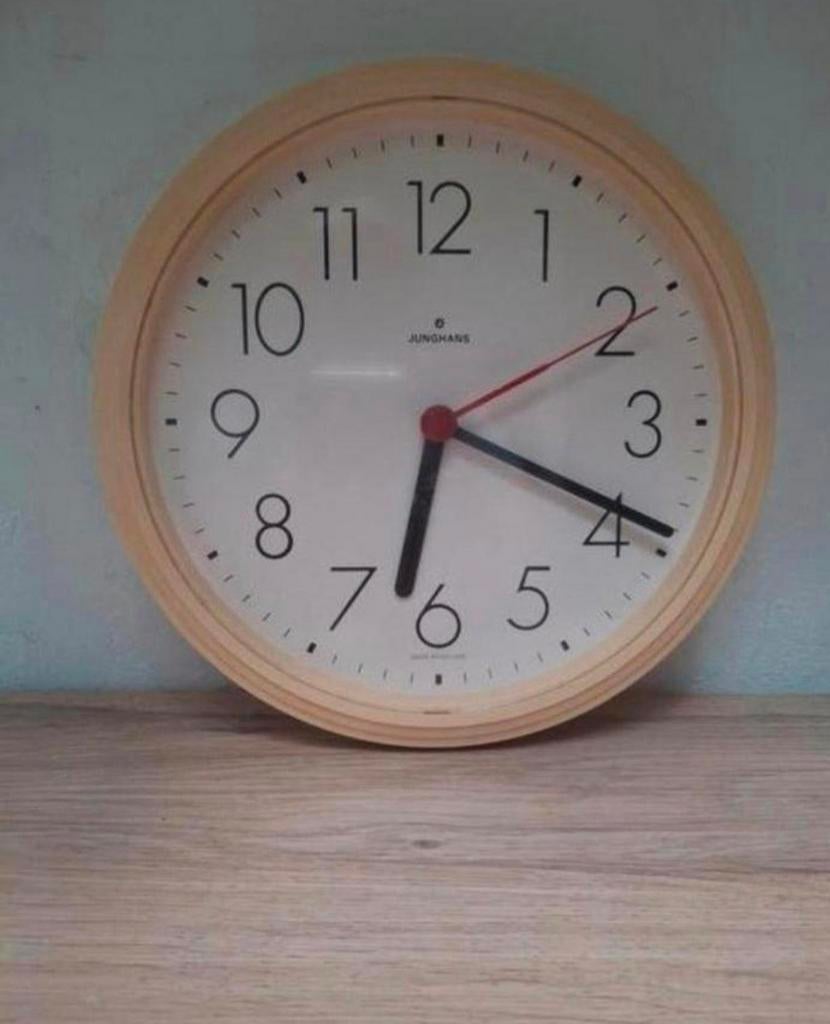 Witte vintage Junghans keukenklok., Huis en Inrichting, Woonaccessoires | Klokken, Ophalen of Verzenden, Zo goed als nieuw
