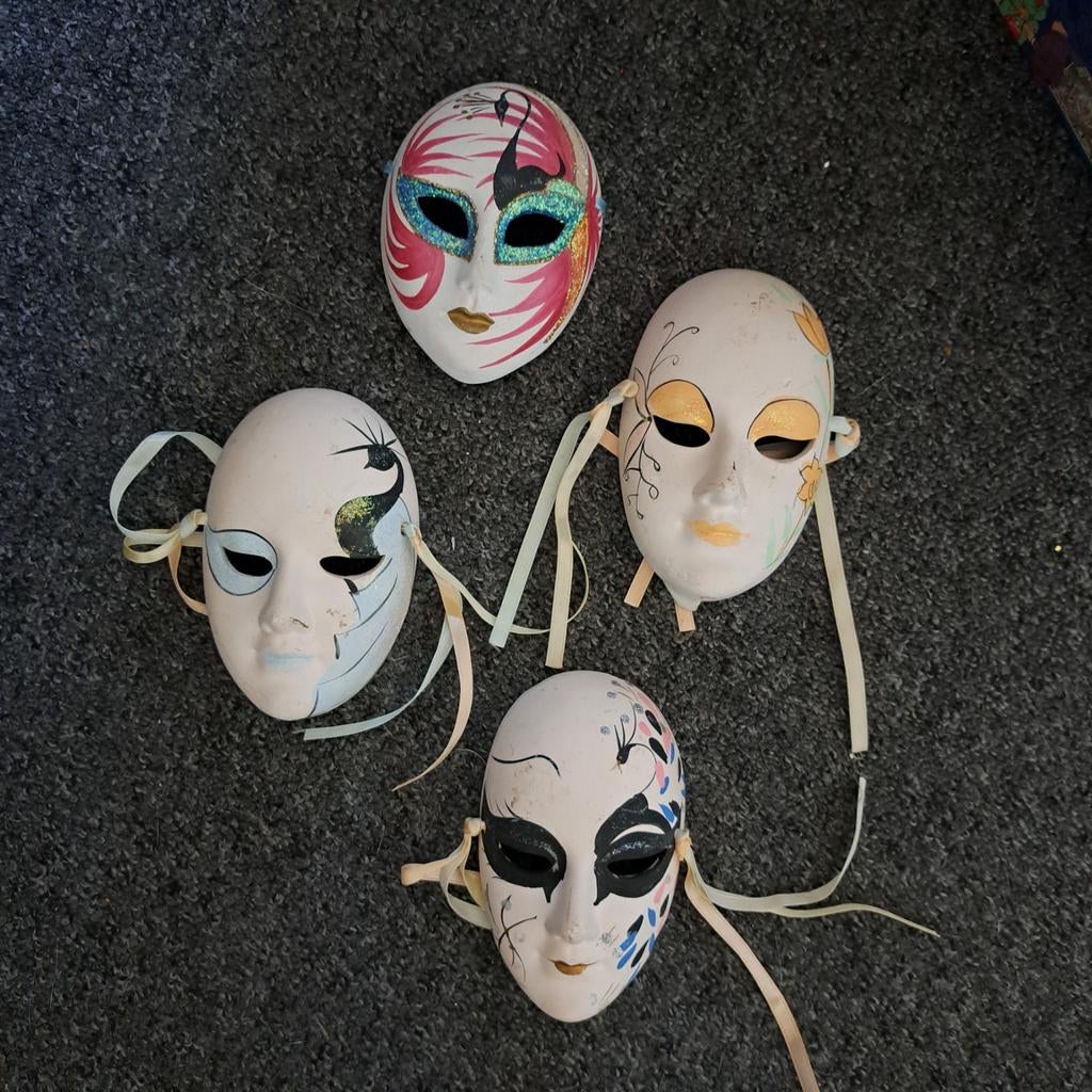 Vier Italiaanse gipsen maskers, ongeveer 10x15 cm, Ophalen of Verzenden