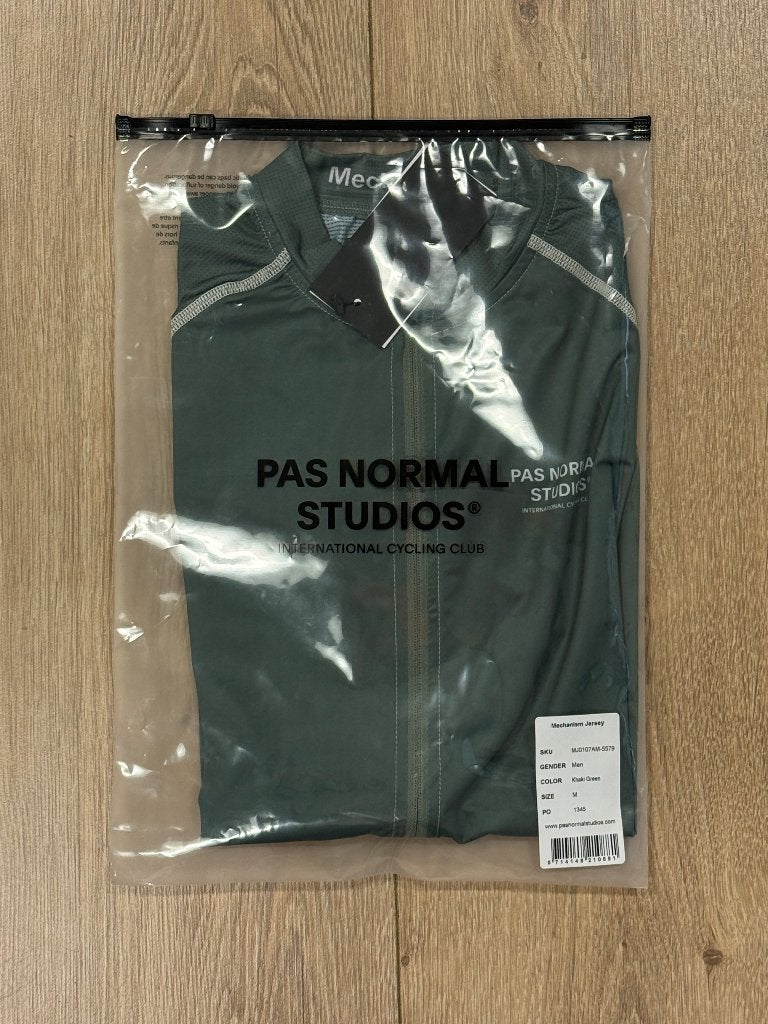 Pas Normal Studios Mechanism maat M, Ophalen, Nieuw, Pas Normal Studios, Bovenkleding