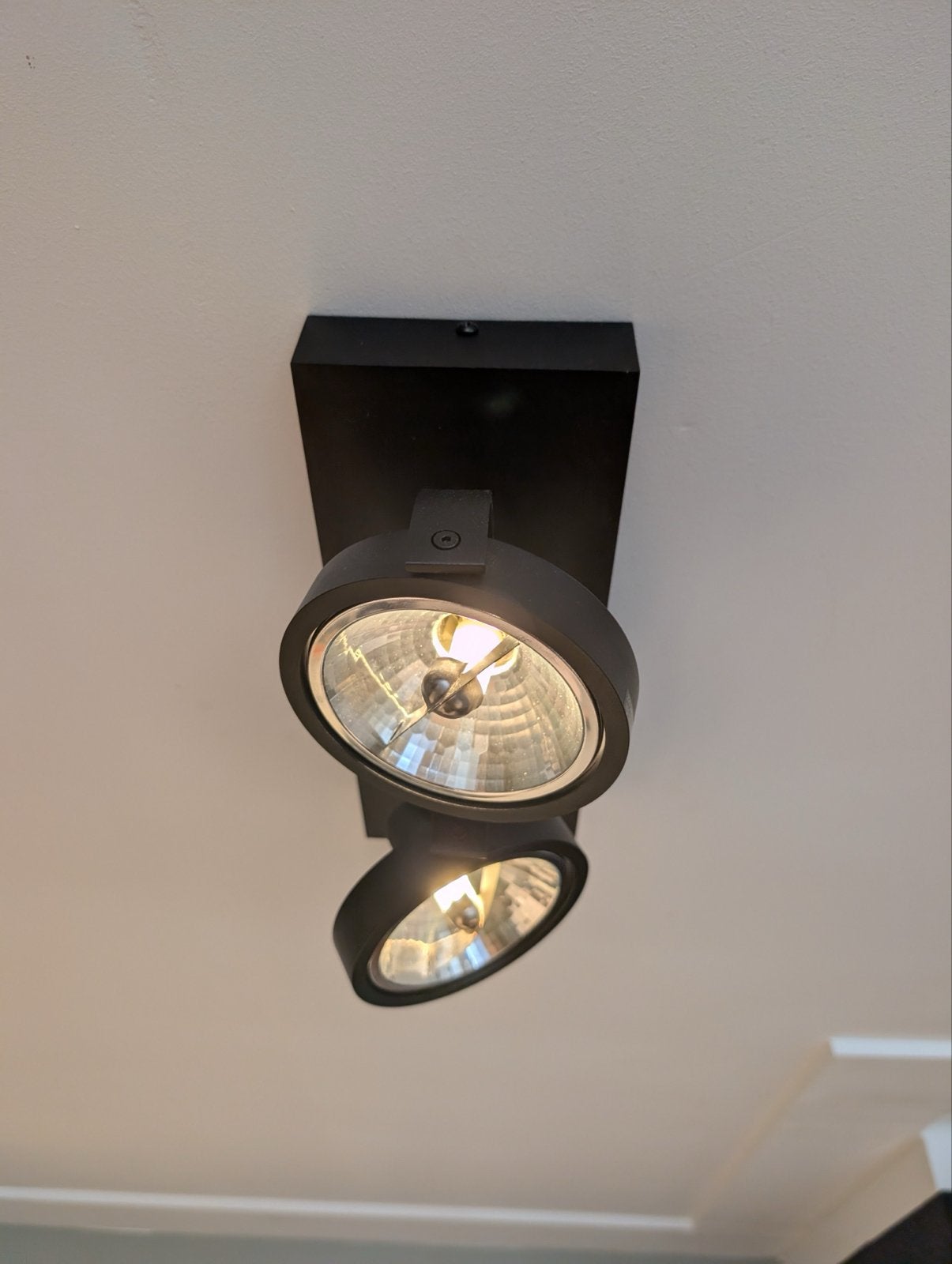 Zwarte opbouwspot met twee verstelbare lichtbronnen, Halogeen, GU10, Opbouwspot, Ophalen of Verzenden