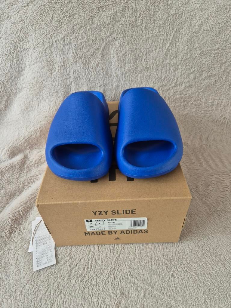 Yeezy Slide Azure Maat 40.5, Ophalen of Verzenden, Nieuw