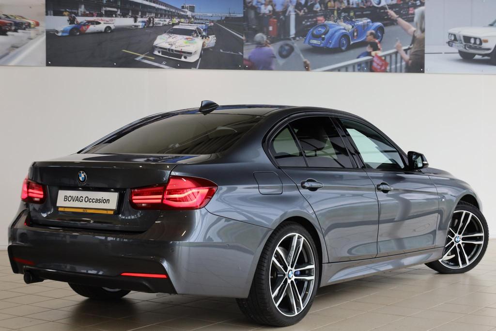 BMW 3 Serie Sedan 318i Executive | M Sport | 19 inch | M Spo, 12 maanden, Gebruikt, Origineel Nederlands, 3 cilinders