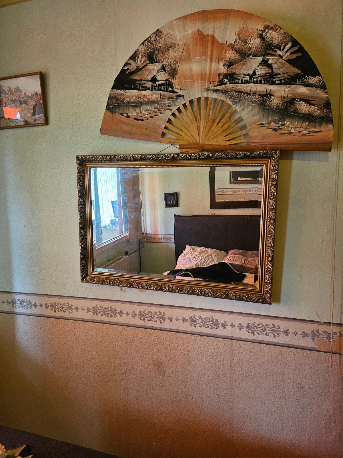 Decoratieve spiegel met gouden lijst, Ophalen, Gebruikt, Rechthoekig, 75 tot 100 cm