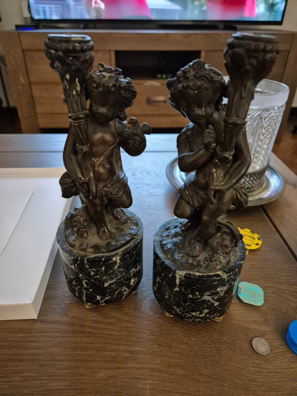 Antieke bronzen cherubijn kandelaars op marmeren voet, Antiek en Kunst, Ophalen of Verzenden