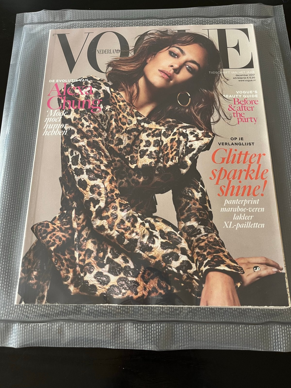 Vogue Nederland December 2017 - Alex Chung cover, Boeken, Ophalen of Verzenden, Zo goed als nieuw, Glossy