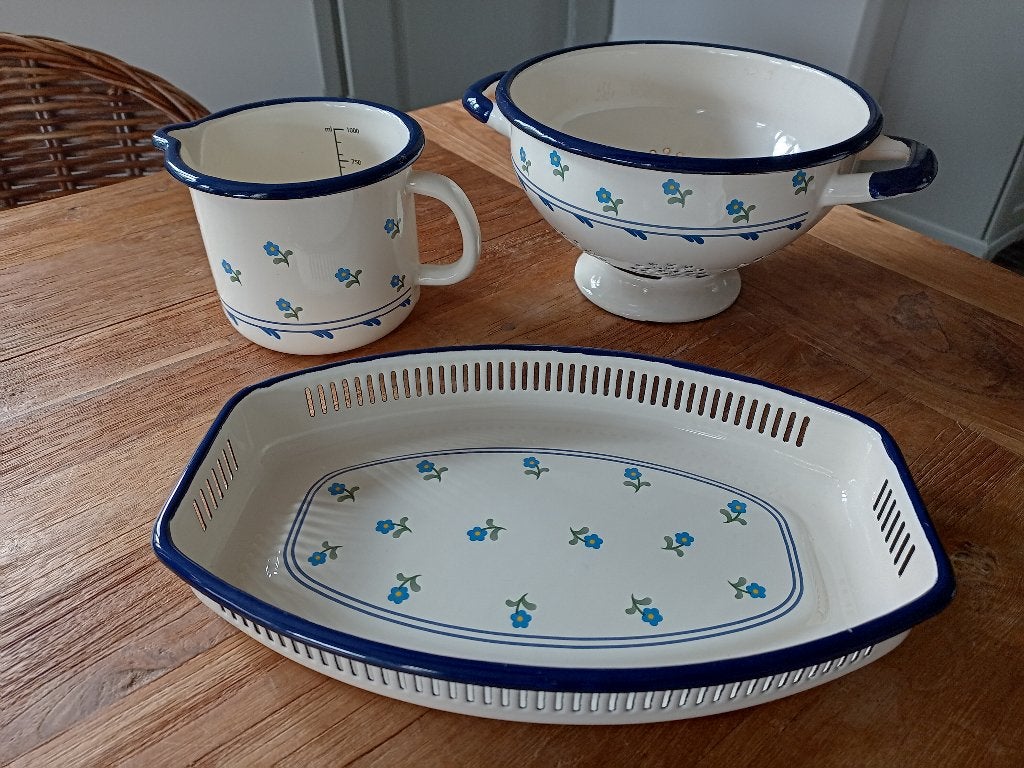set: Münder emaille vergiet broodmand maat/melkkannetje, Antiek en Kunst, Antiek | Emaille, Ophalen of Verzenden