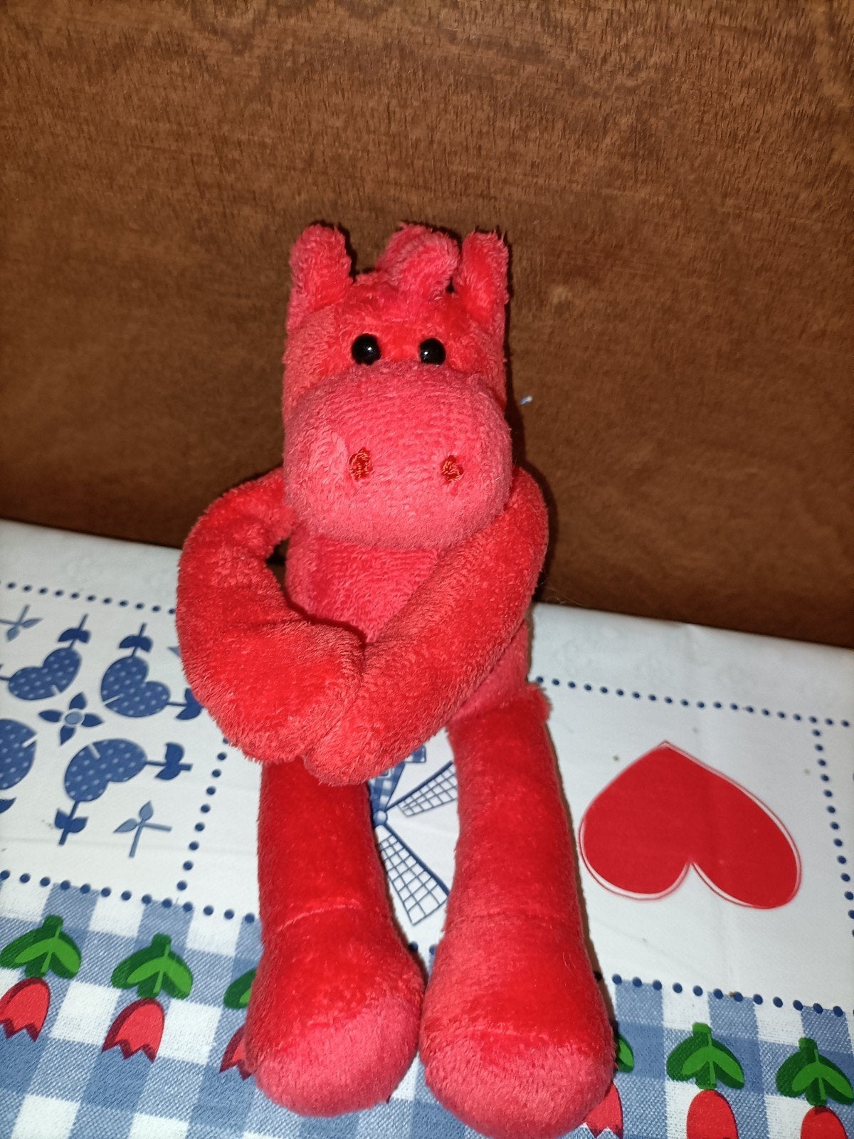 Hema rode koe knuffel met magneten in handen 22 cm, Ophalen of Verzenden, Zo goed als nieuw, Koe